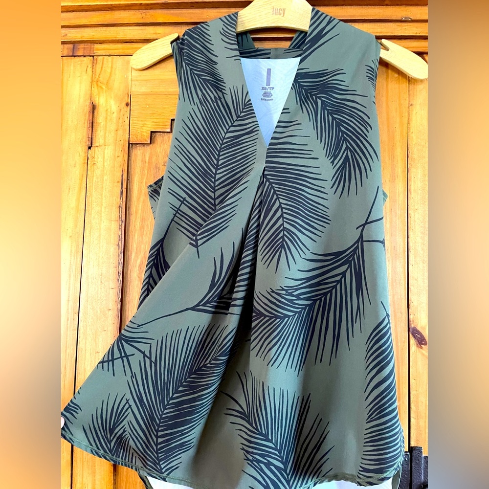 Lucy Vaca Sleeveless V neck